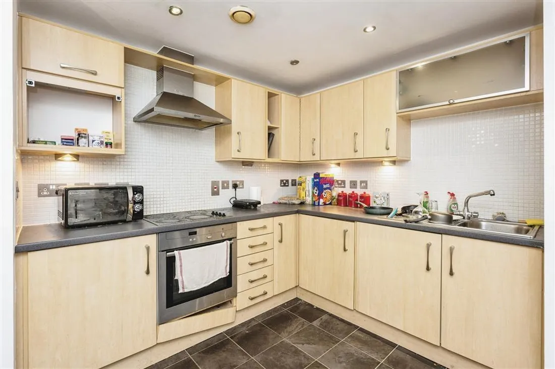 Flat Princess Way in Swansea