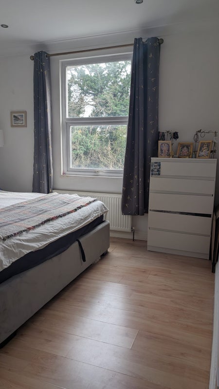 Room Links Road in Greater London