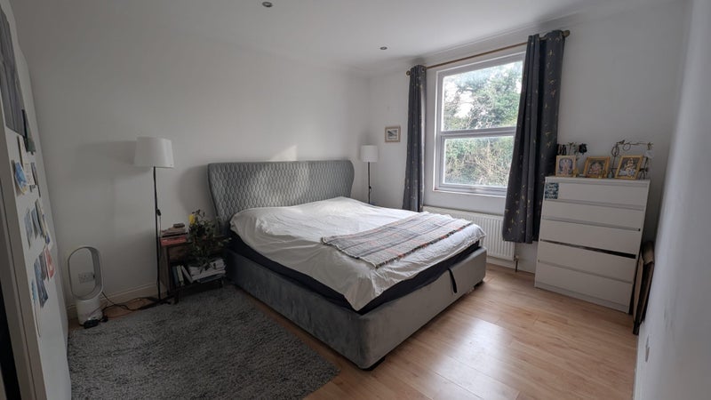 Room Links Road in Greater London