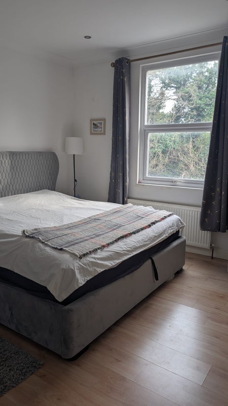 Room Links Road in Greater London
