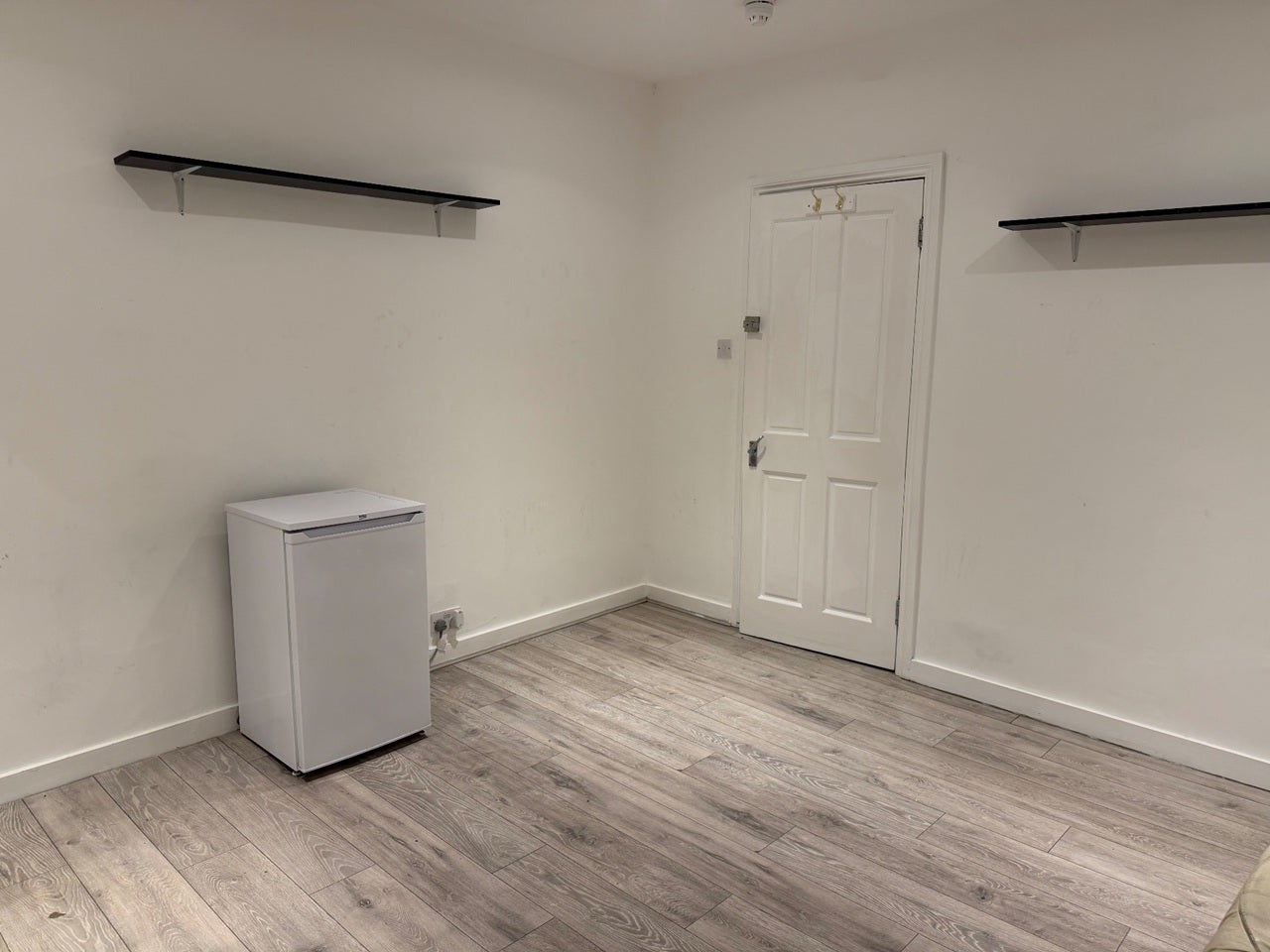 Room Willoughby Road in Slough
