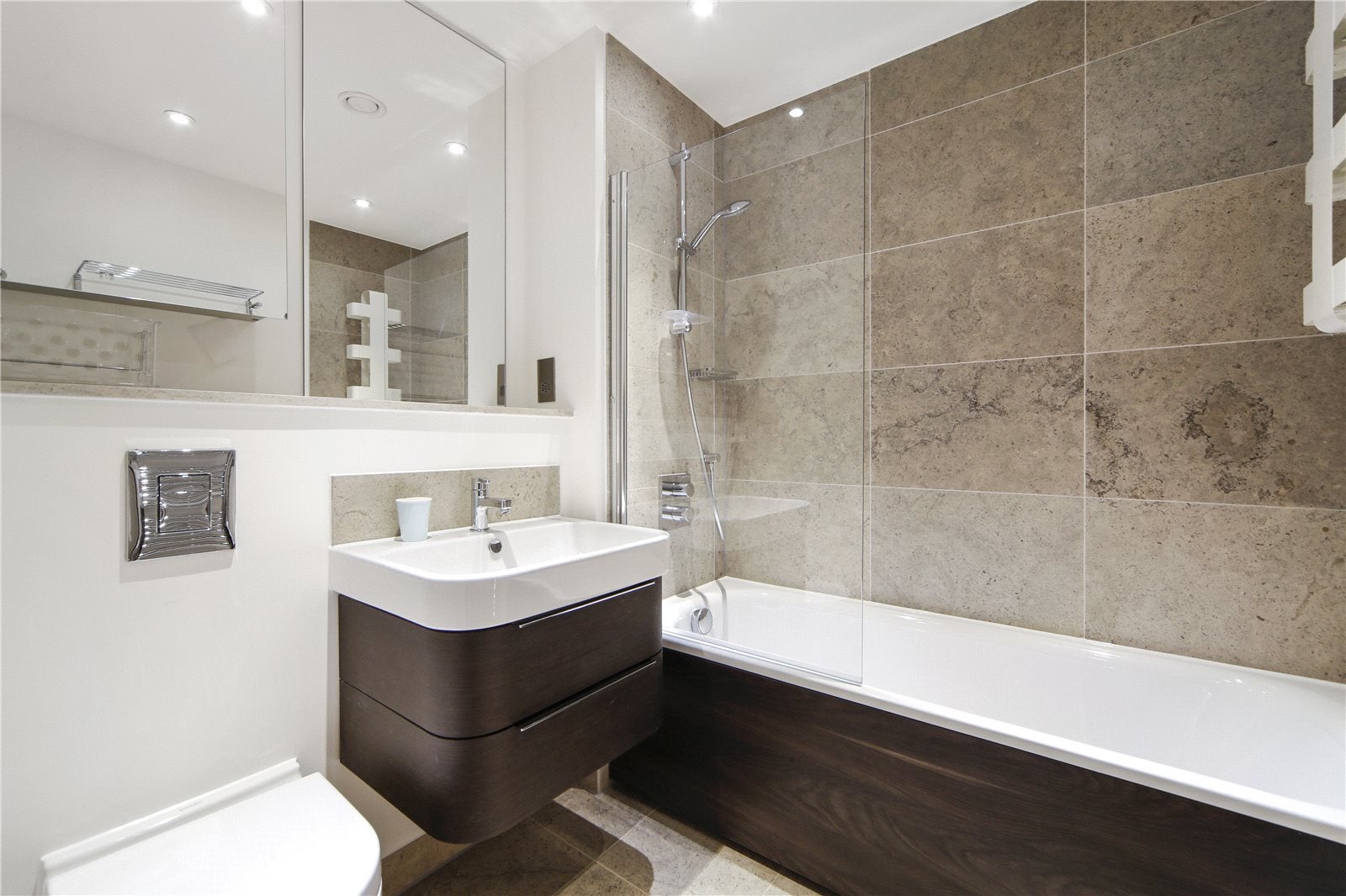 Flat Wenlock Road in Greater London