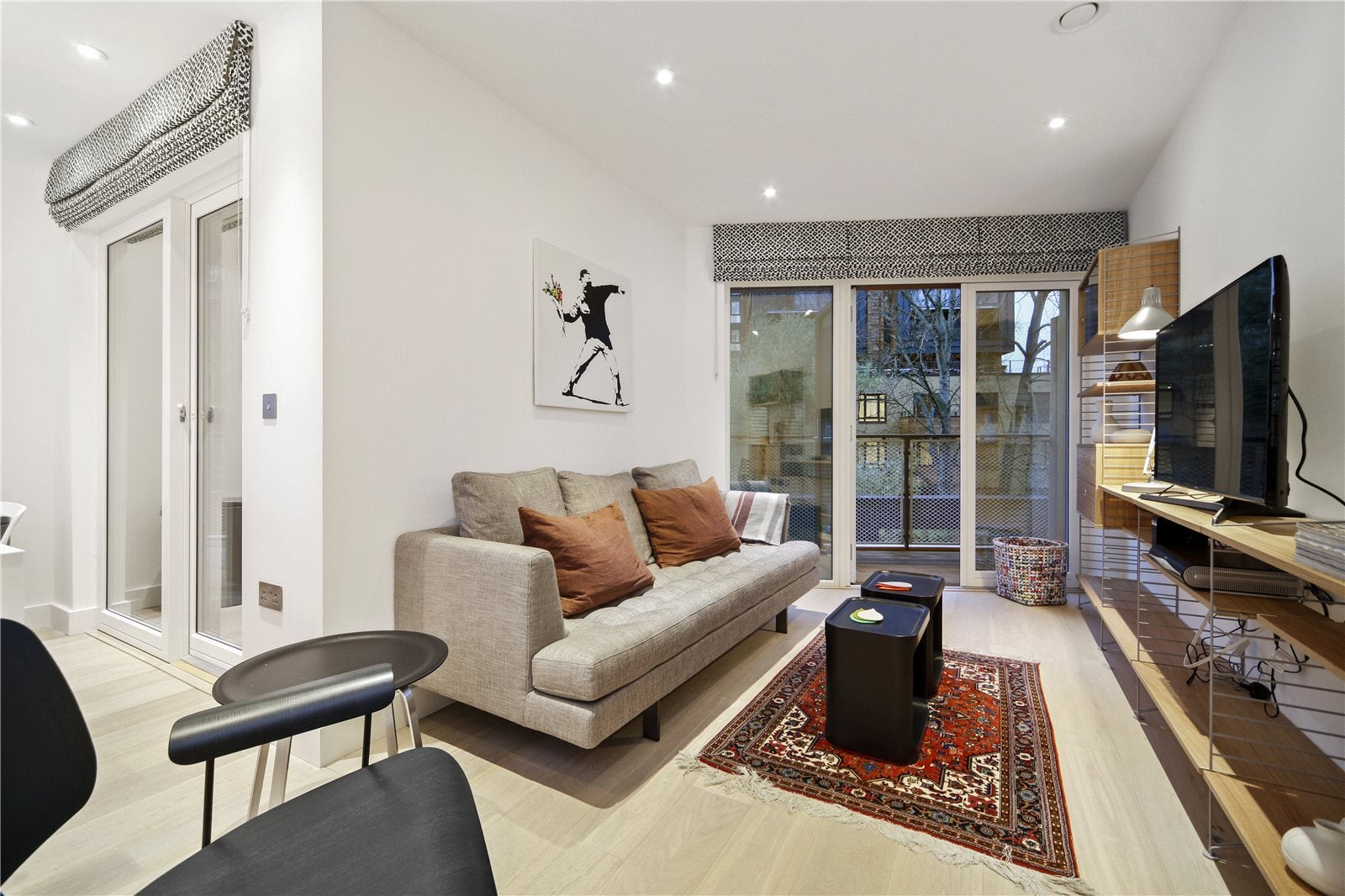 Flat Wenlock Road in Greater London