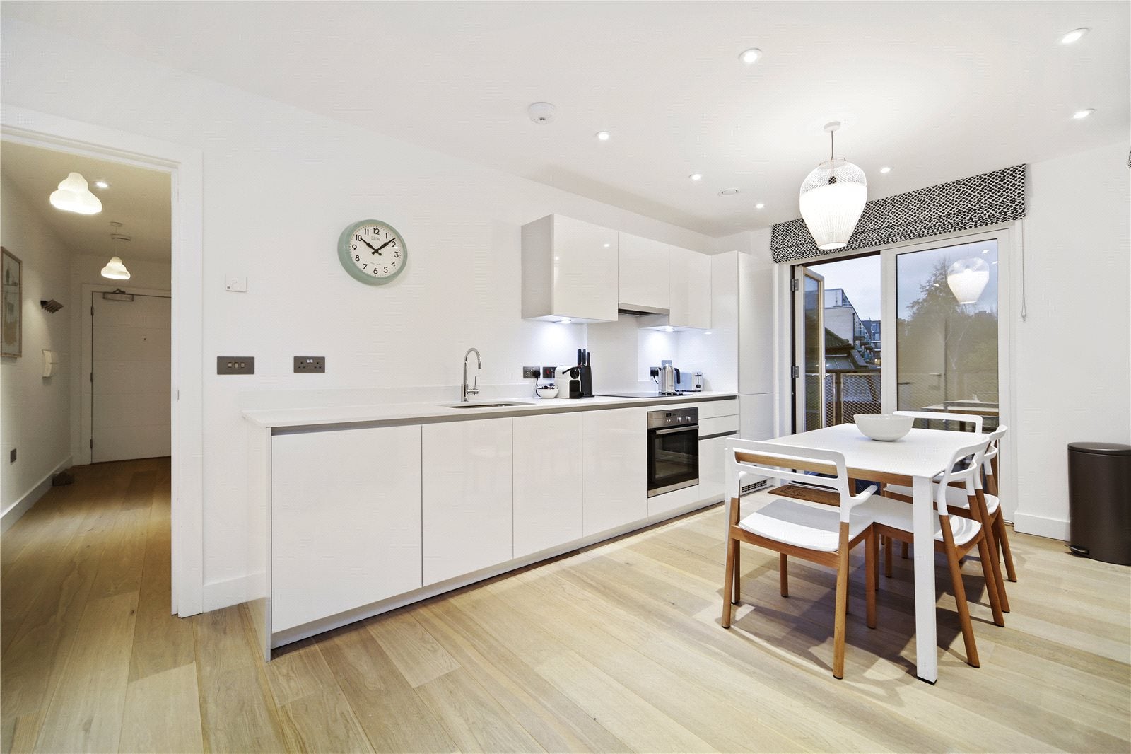 Flat Wenlock Road in Greater London