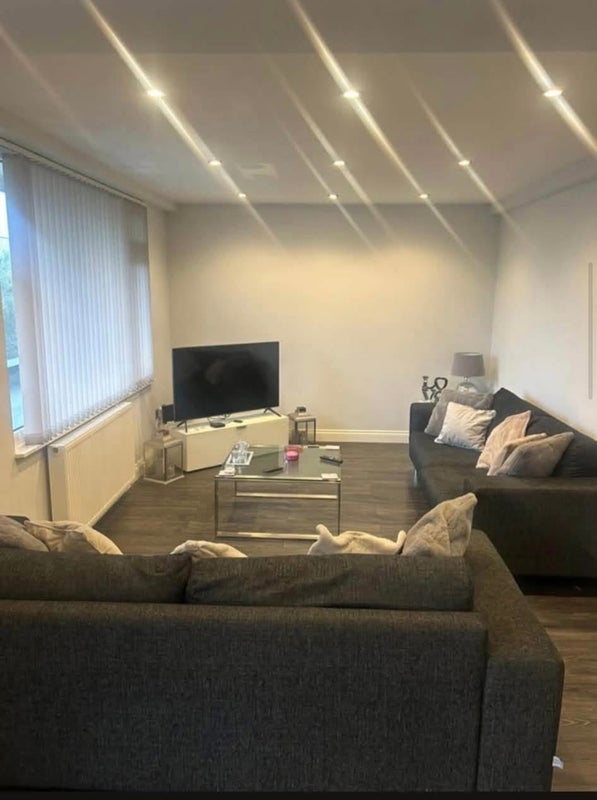 Room Langley Park Road in Richings Park