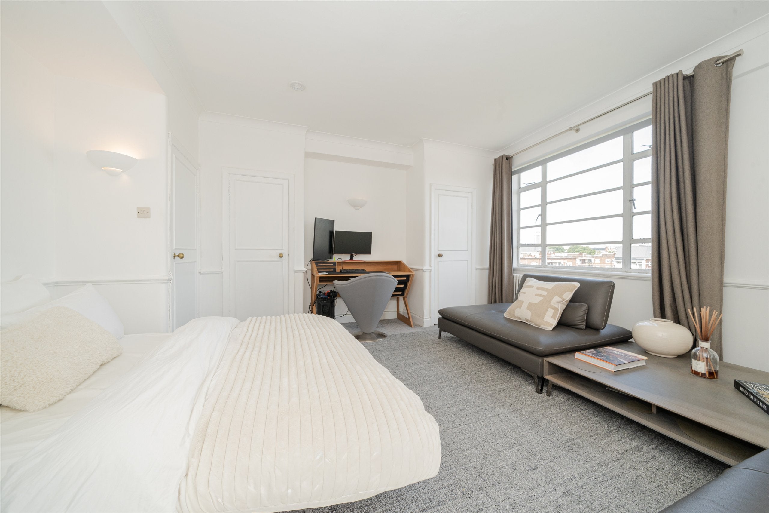 Flat Sloane Avenue in Greater London