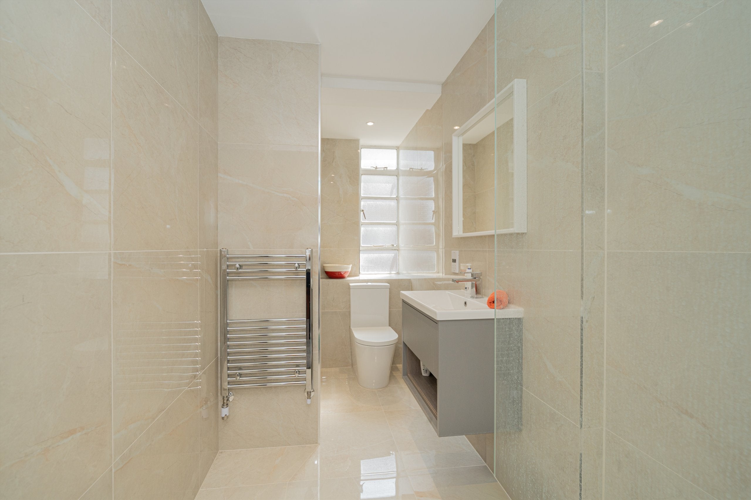 Flat Sloane Avenue in Greater London
