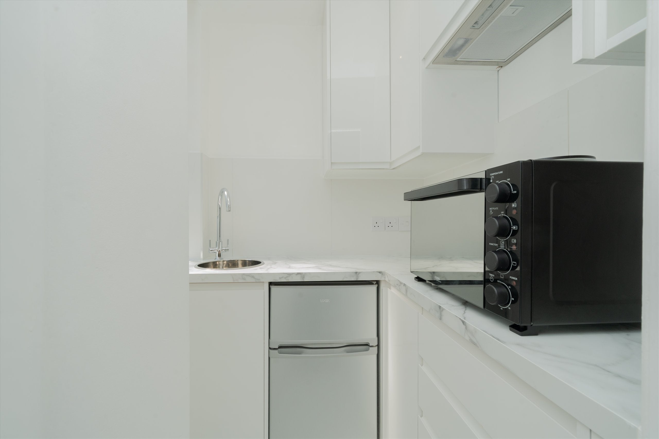 Flat Sloane Avenue in Greater London