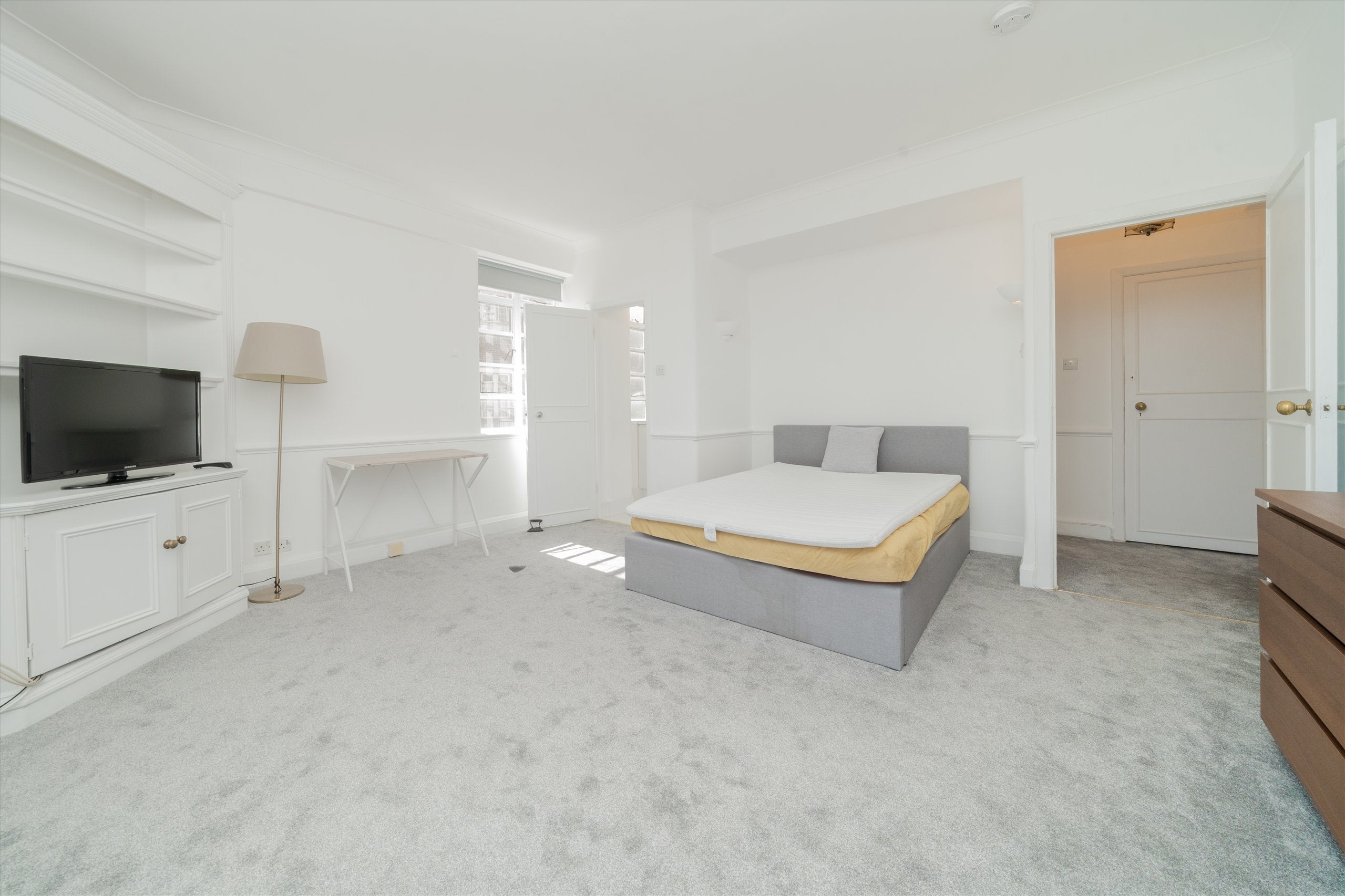 Flat Sloane Avenue in Greater London