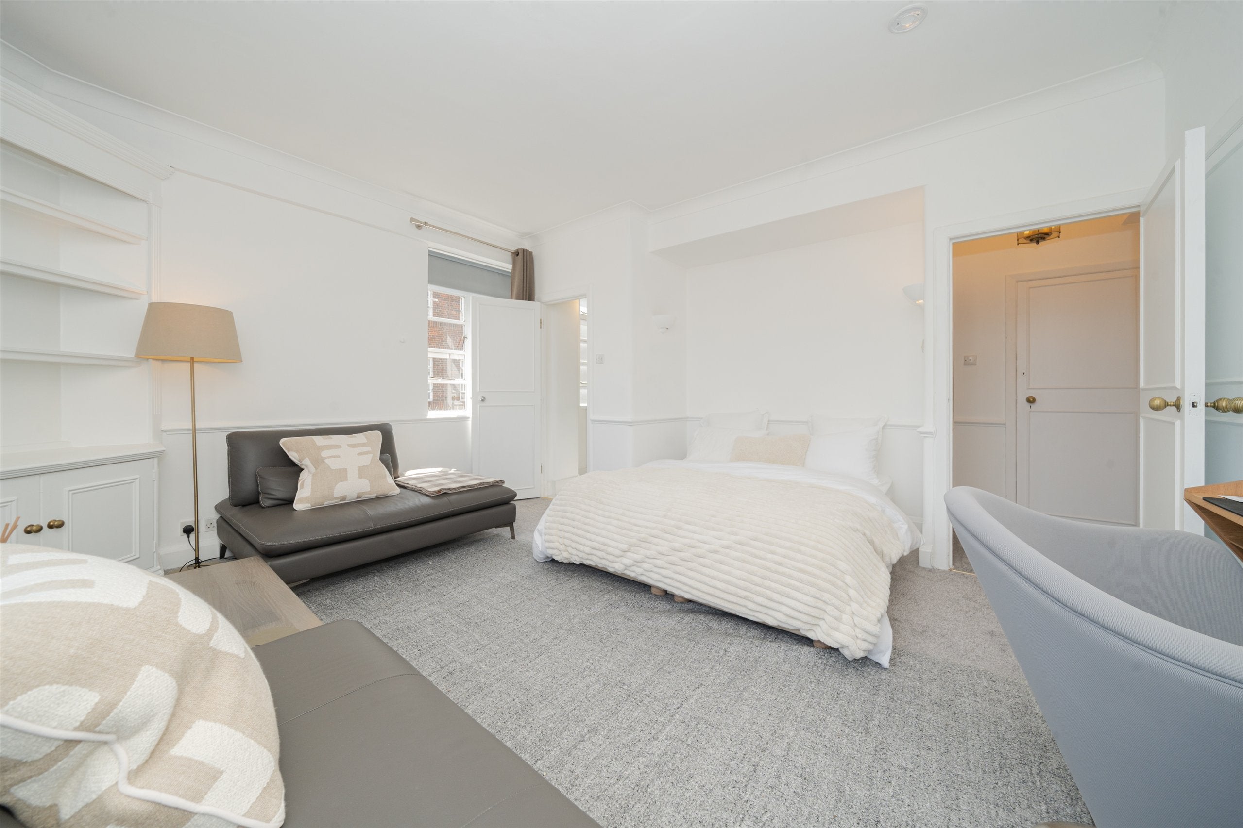 Flat Sloane Avenue in Greater London