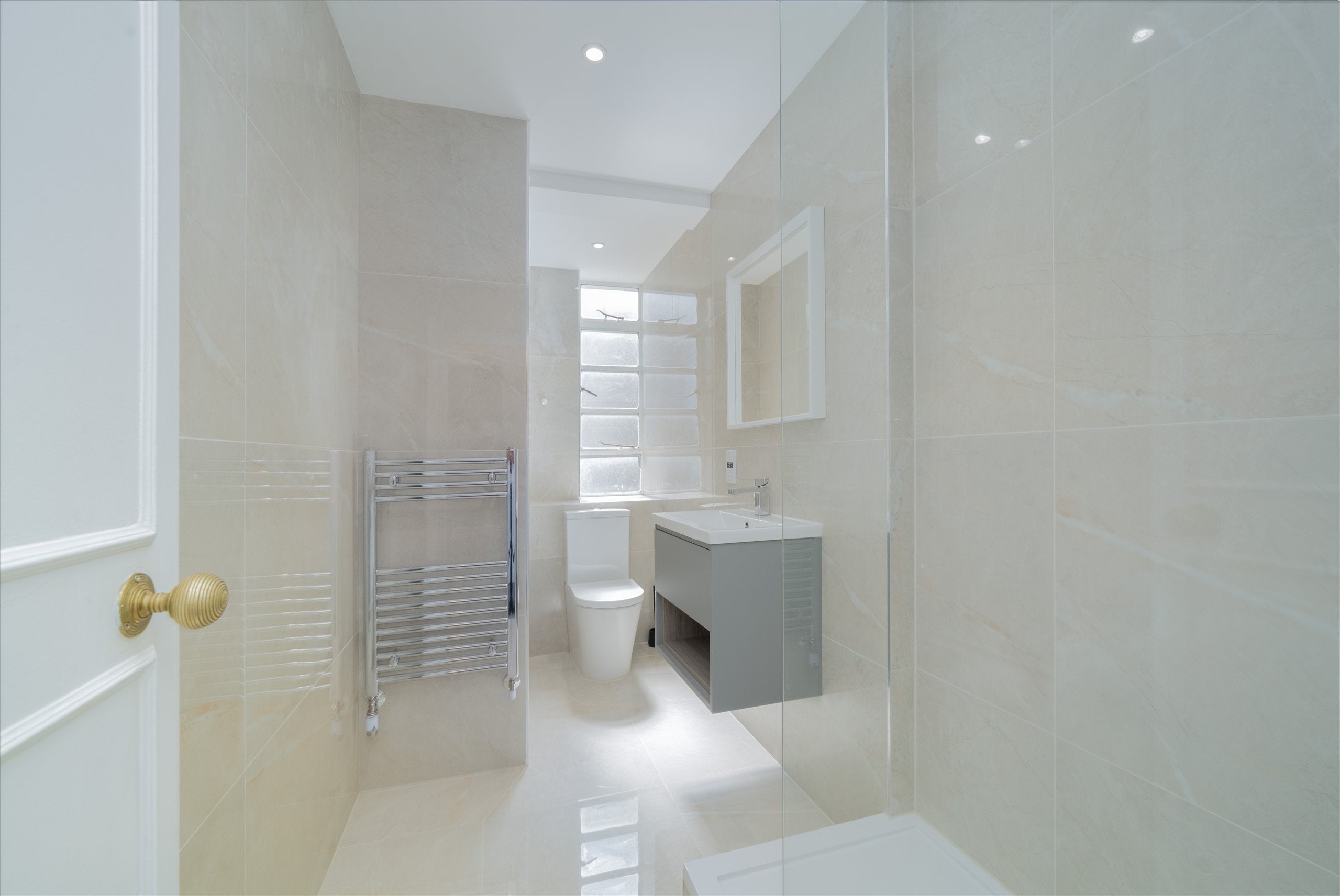 Flat Sloane Avenue in Greater London