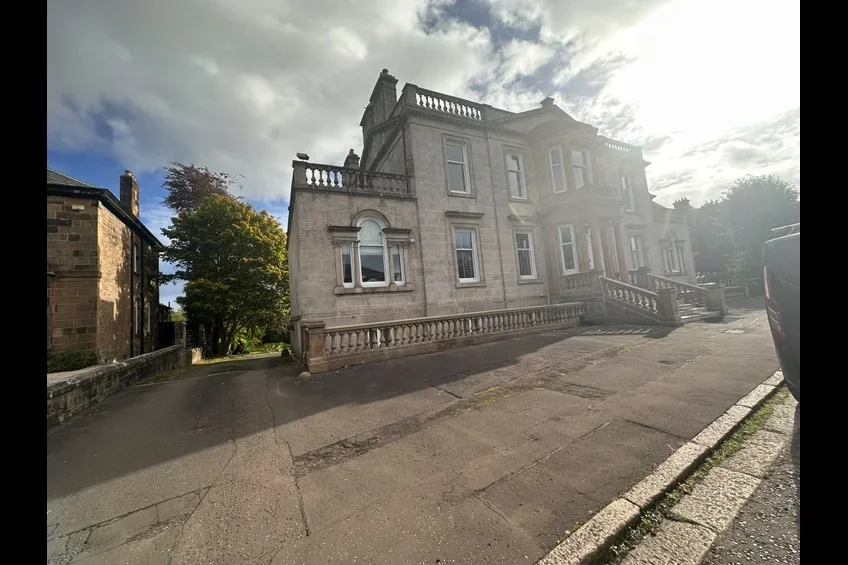 Flat Mansionhouse Road in Paisley