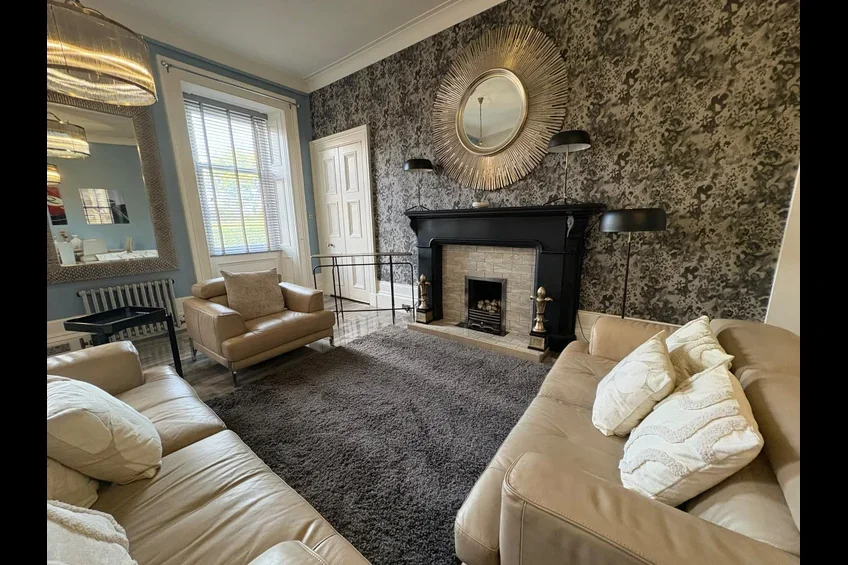 Flat Mansionhouse Road in Paisley