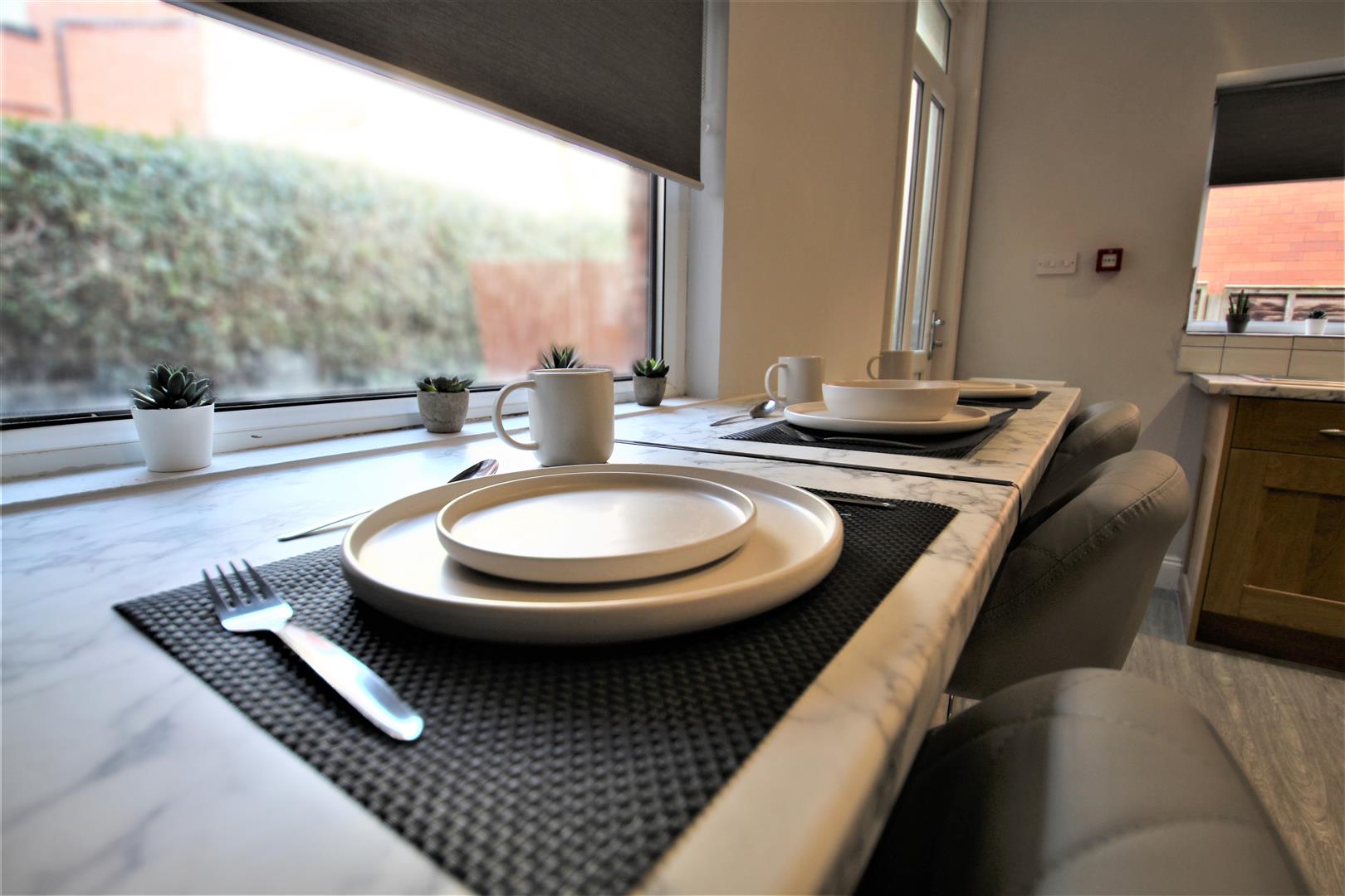 Room Estcourt Avenue in Leeds