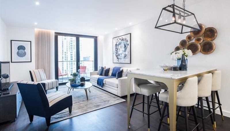 Flat Ponton Road in Greater London