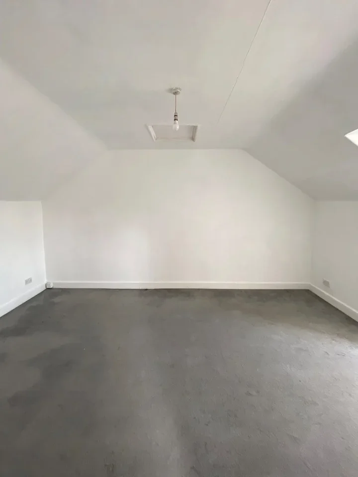 Flat Wickham Road in Greater London