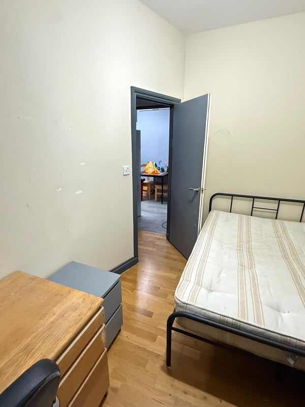 Room Roman Road in Greater London