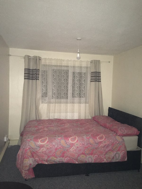 Room Carmel Close in Salford
