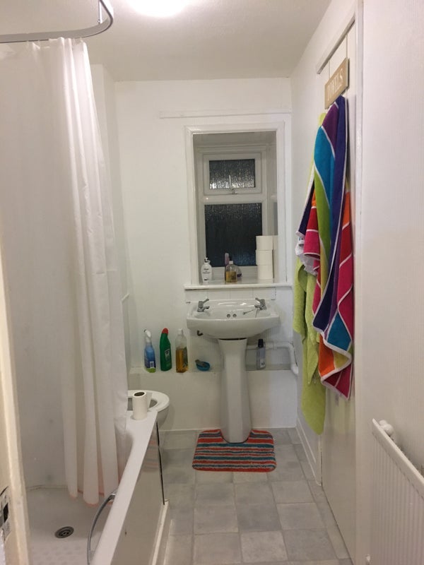 Room Carmel Close in Salford