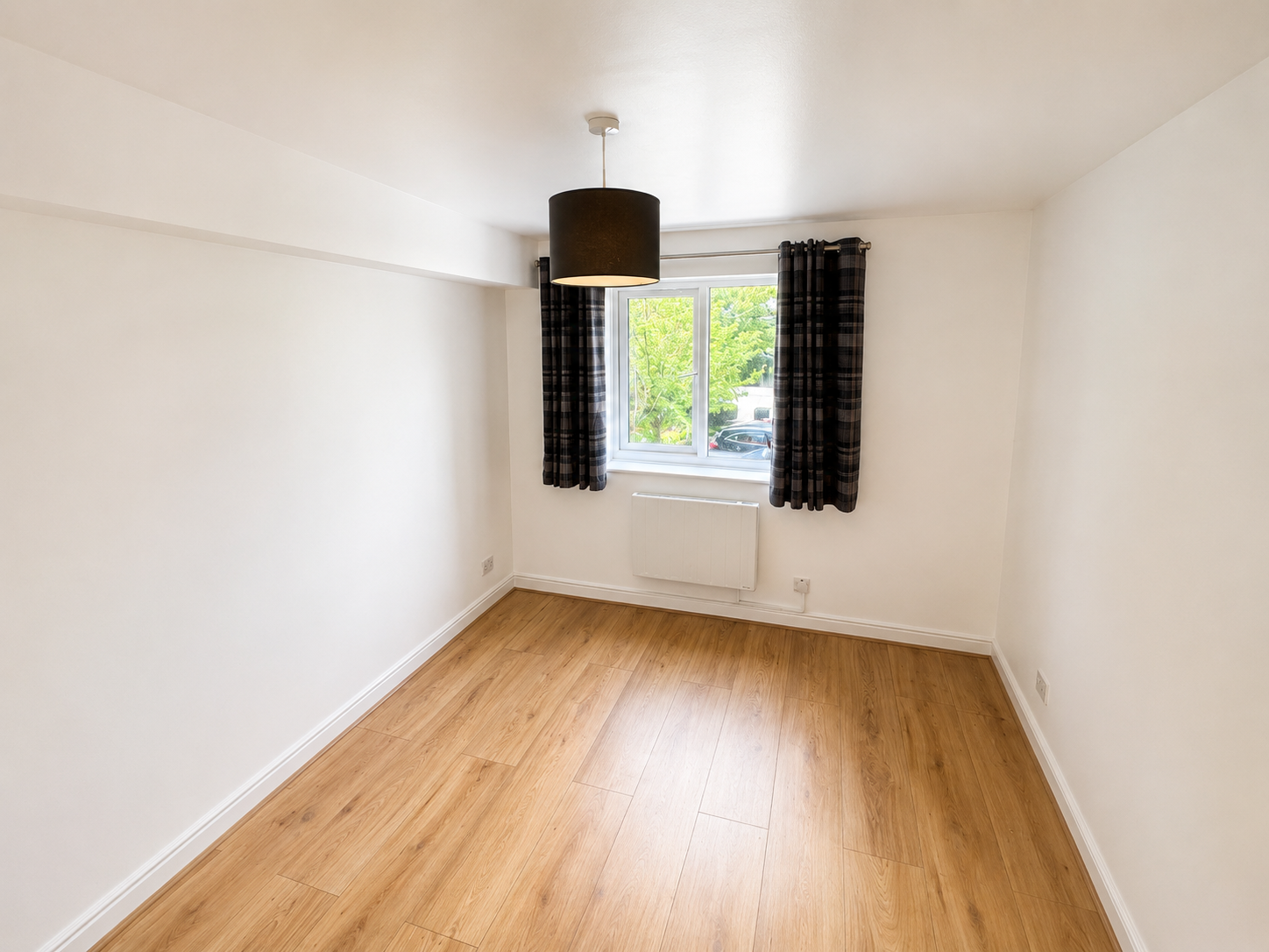 Flat Harlinger Street in Greater London