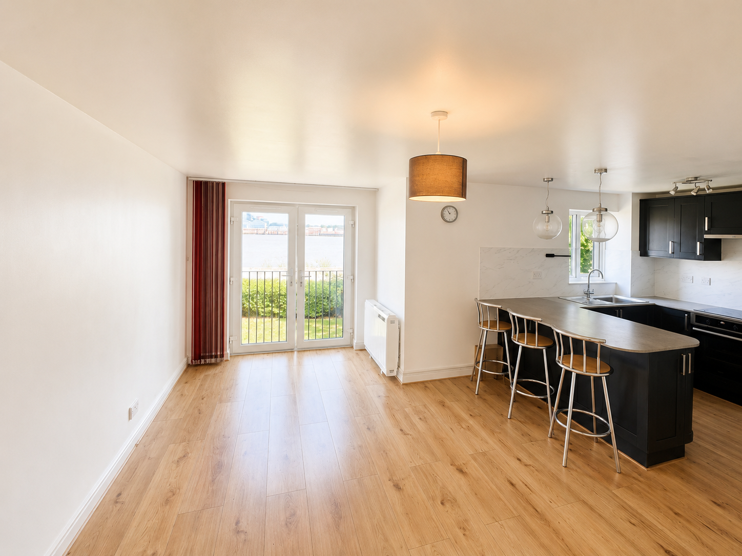 Flat Harlinger Street in Greater London