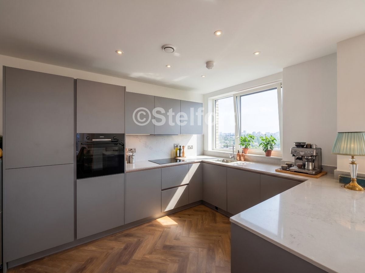 Flat Carlton Vale in Greater London