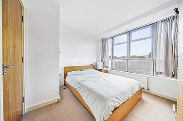 Flat Hatherley Gardens in Greater London