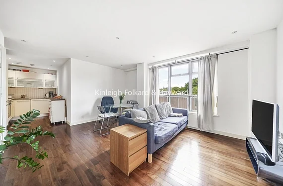 Flat Hatherley Gardens in Greater London