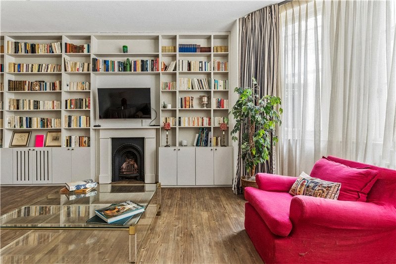 Flat Courtfield Gardens in Greater London