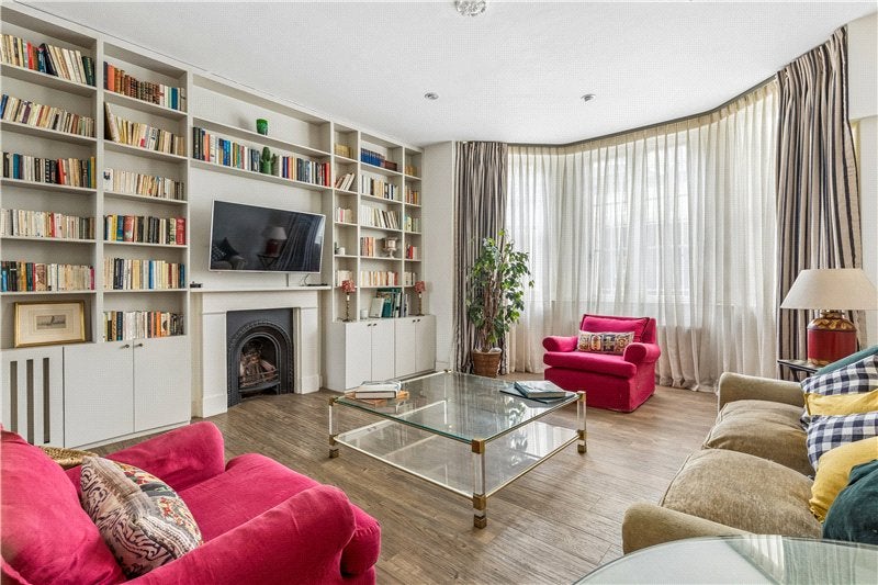 Flat Courtfield Gardens in Greater London