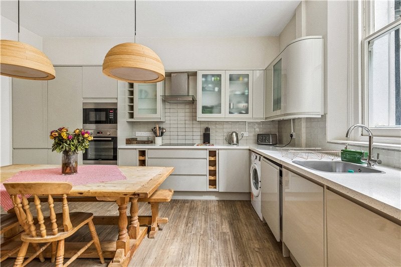 Flat Courtfield Gardens in Greater London