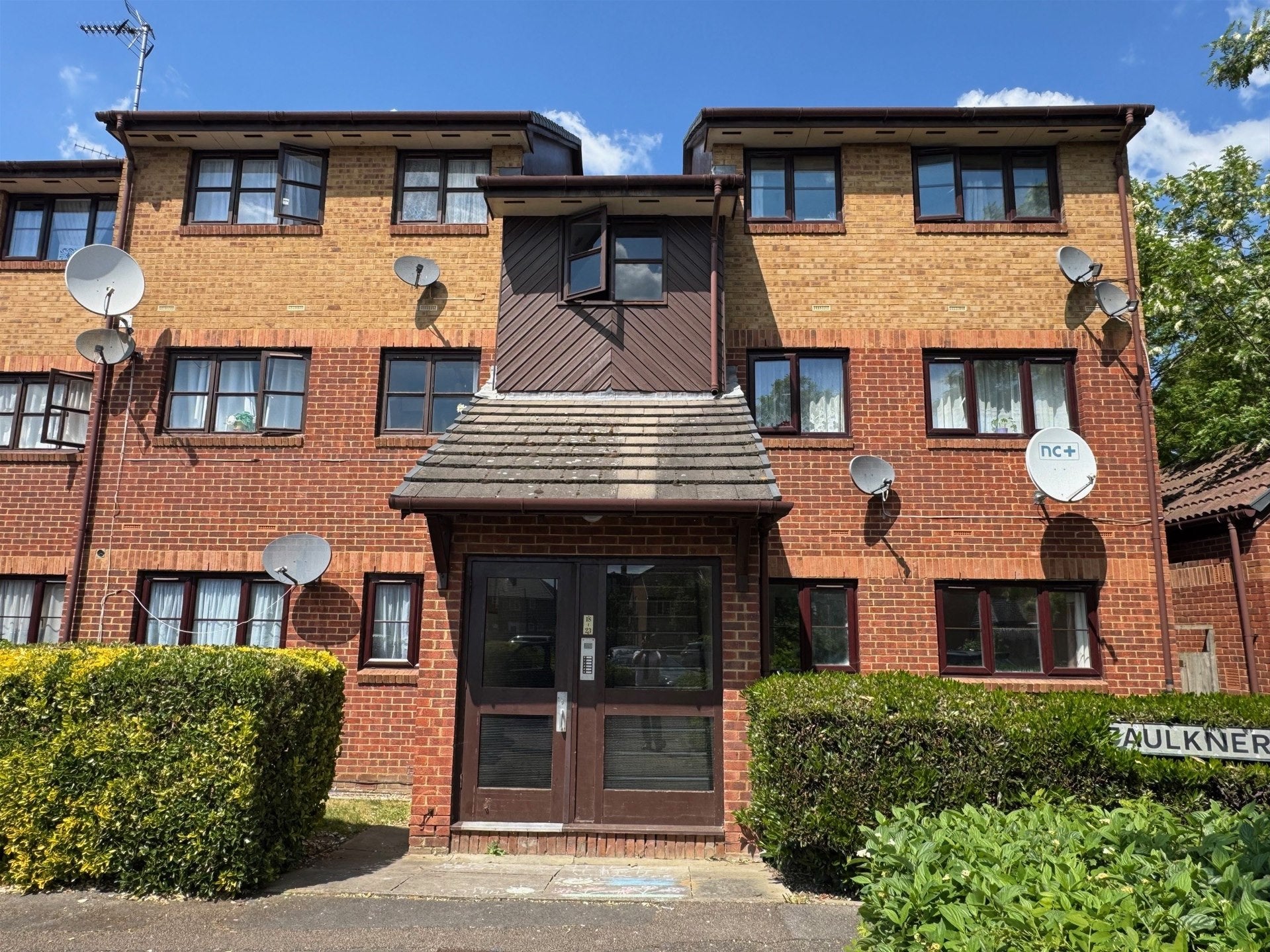 Flat Faulkner Close in Greater London