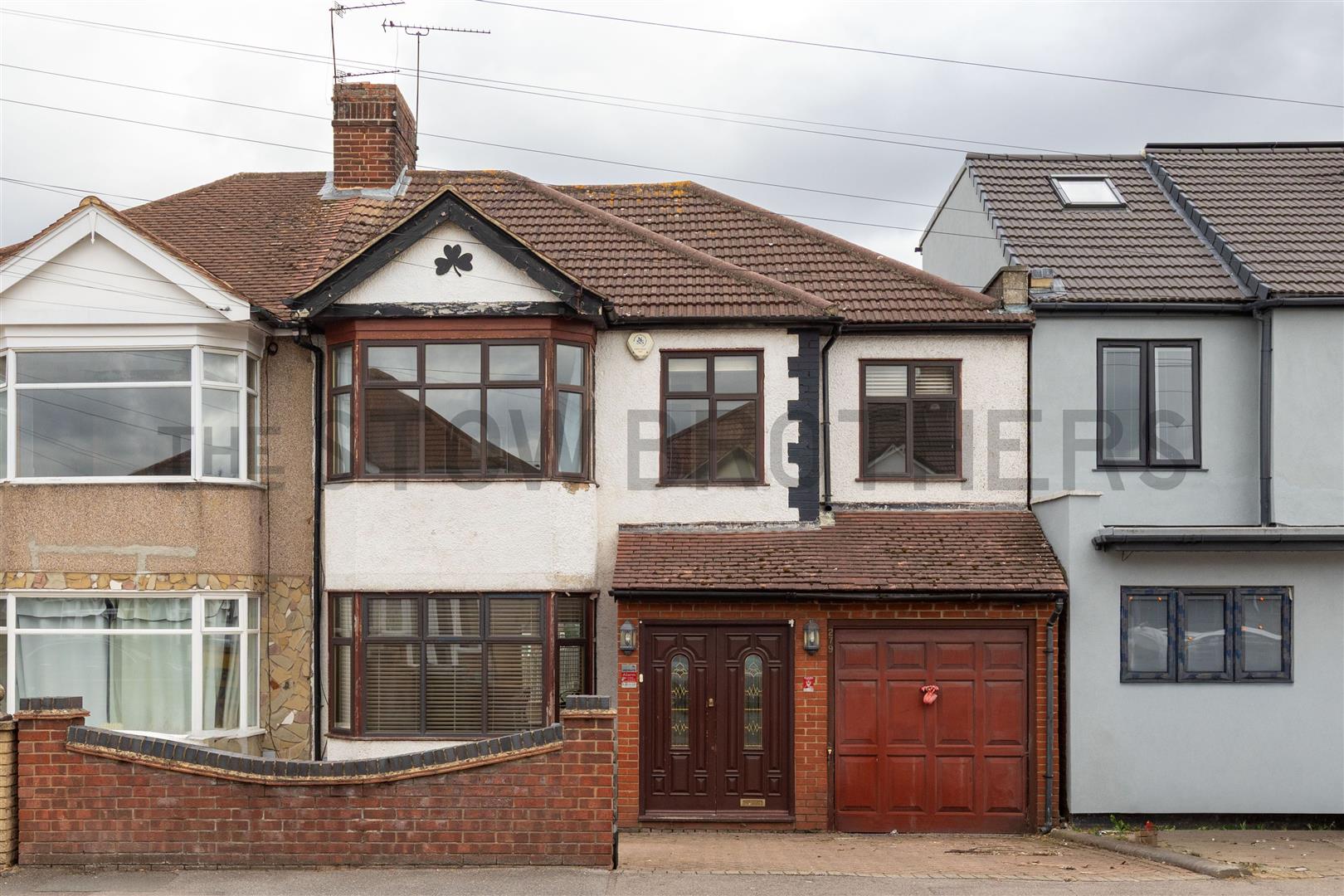 House Roding Lane North in Greater London