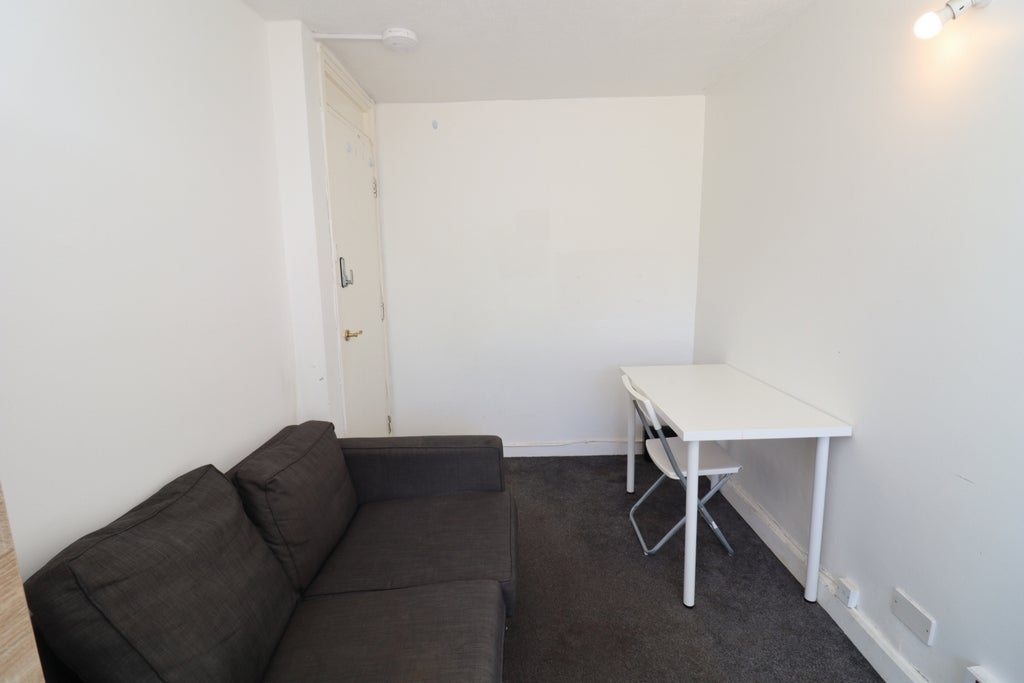 Room Globe Road in Greater London
