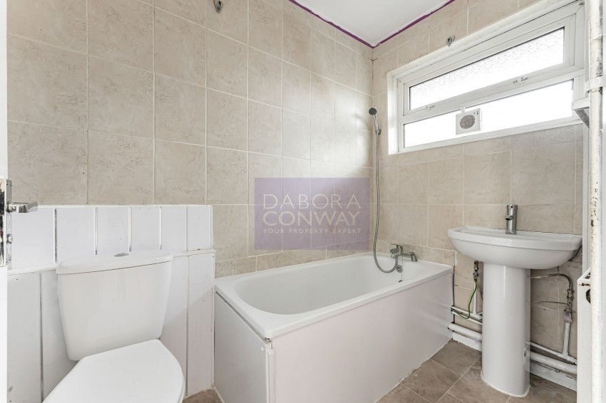 Flat Prospect Road in Greater London