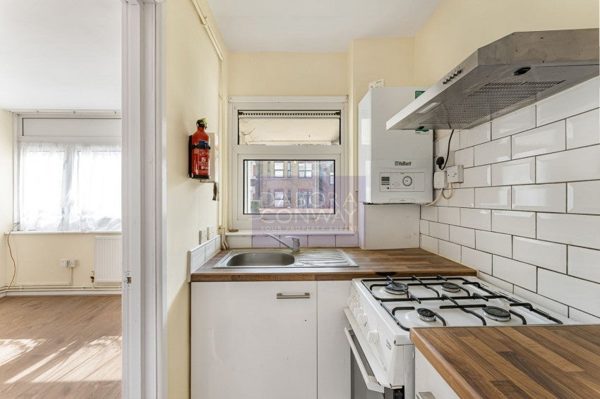 Flat Prospect Road in Greater London