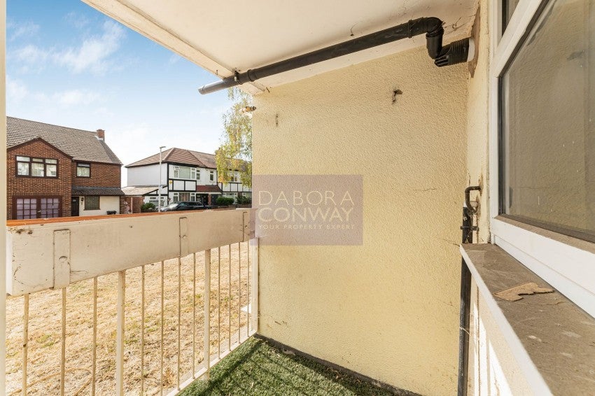 Flat Prospect Road in Greater London