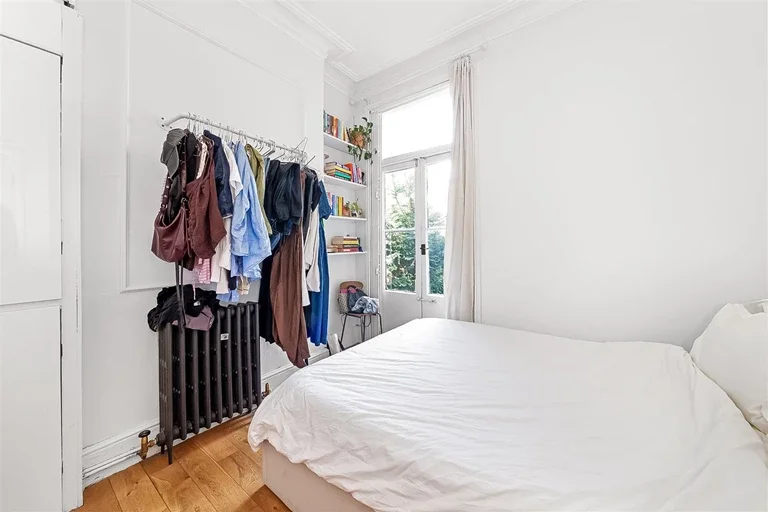 Flat Grove Vale in Greater London