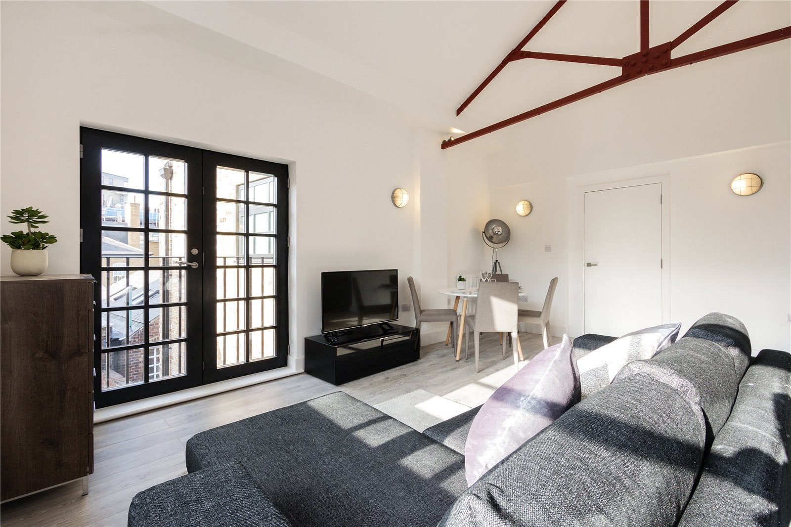 Flat Great Guildford Street in Greater London