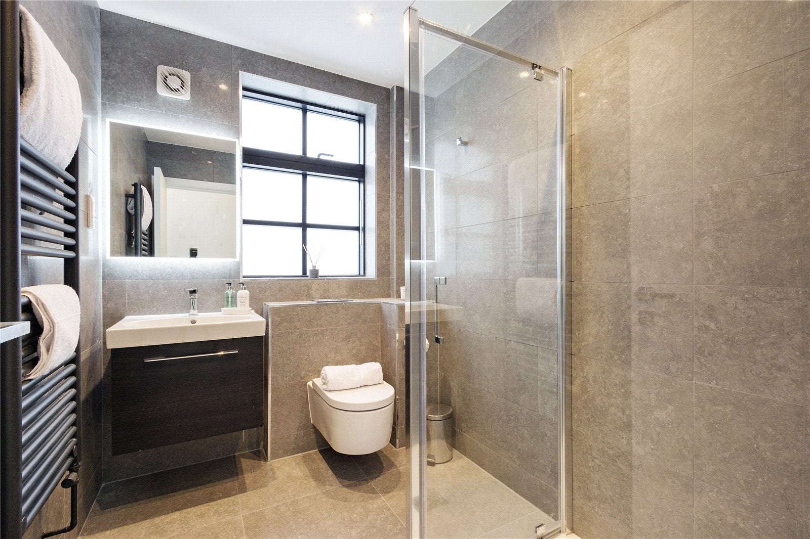 Flat Great Guildford Street in Greater London