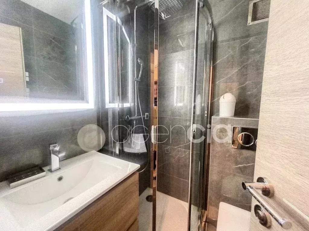 Room Avenue Amiral Wester Wemyss in Cannes