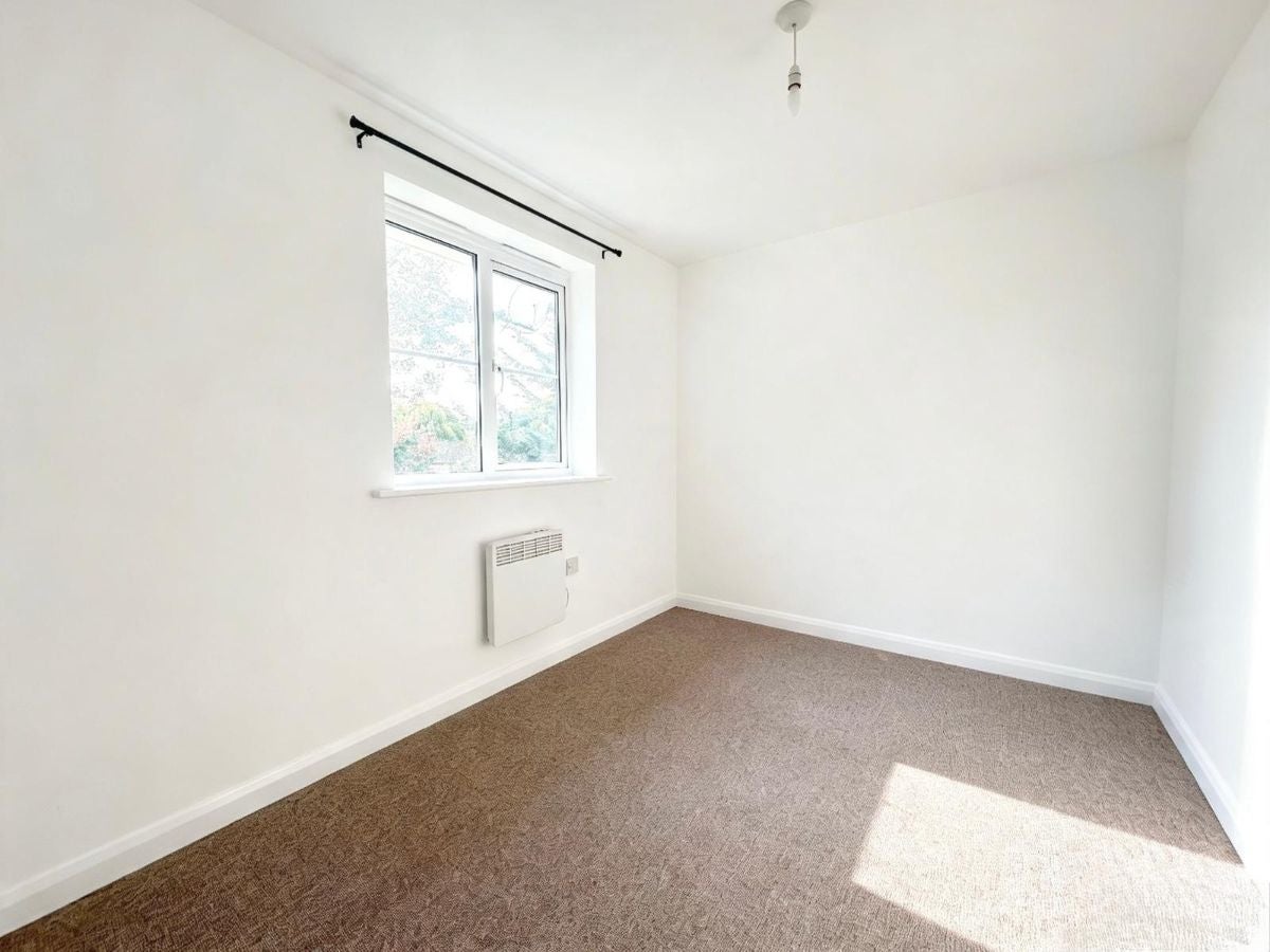 Flat Russell Wlison Court in Greater London