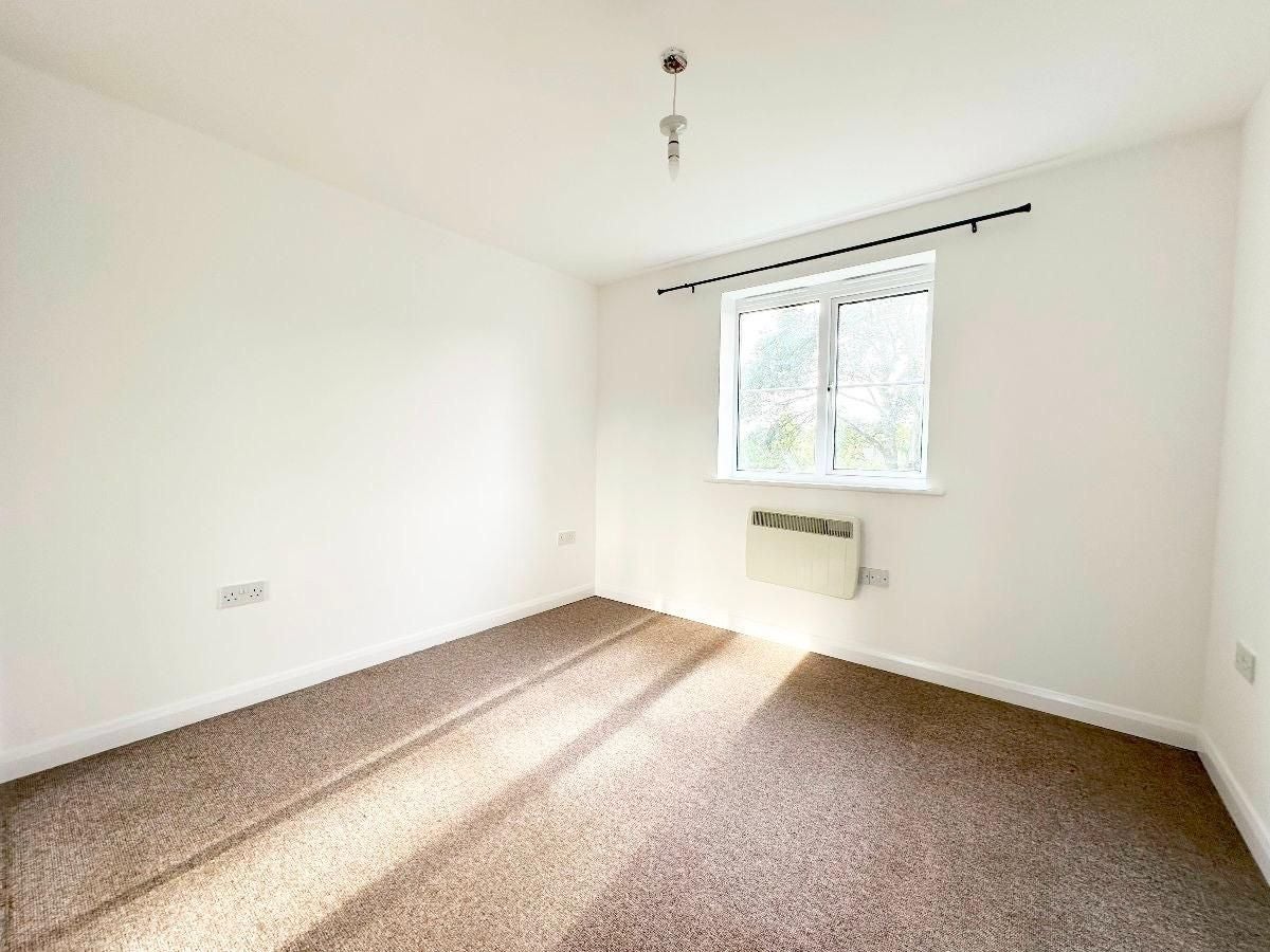 Flat Russell Wlison Court in Greater London