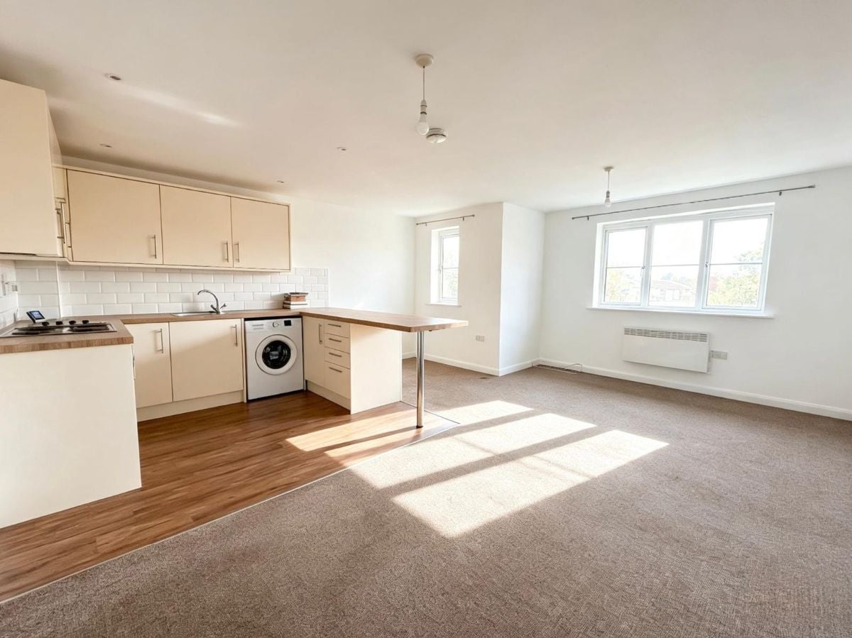 Flat Russell Wlison Court in Greater London