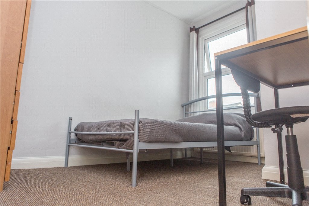 Flat Markenfield Road in Guildford
