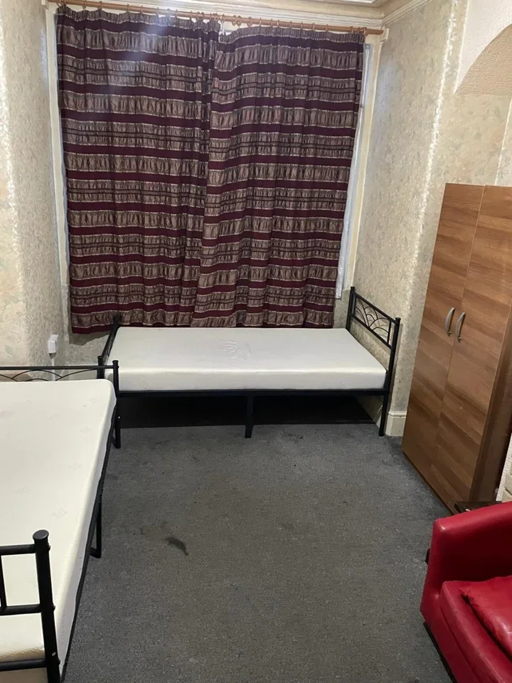 Room Green Lane in Greater London