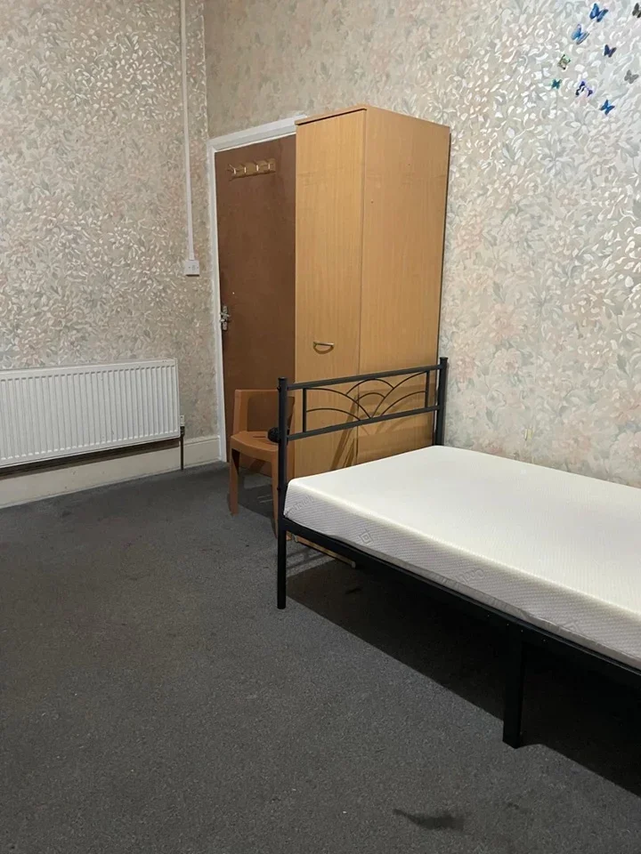 Room Green Lane in Greater London