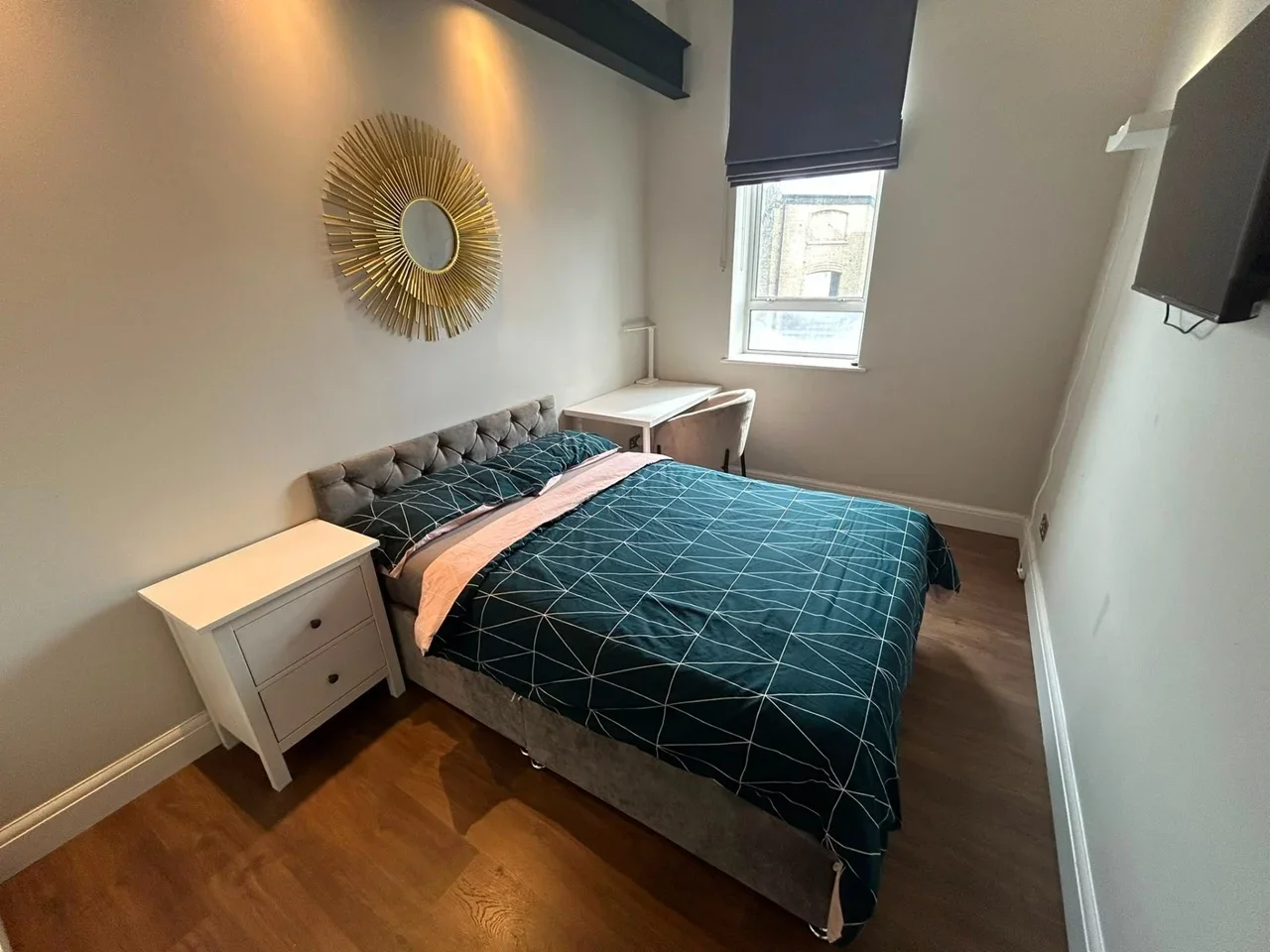 Room City Road in Greater London