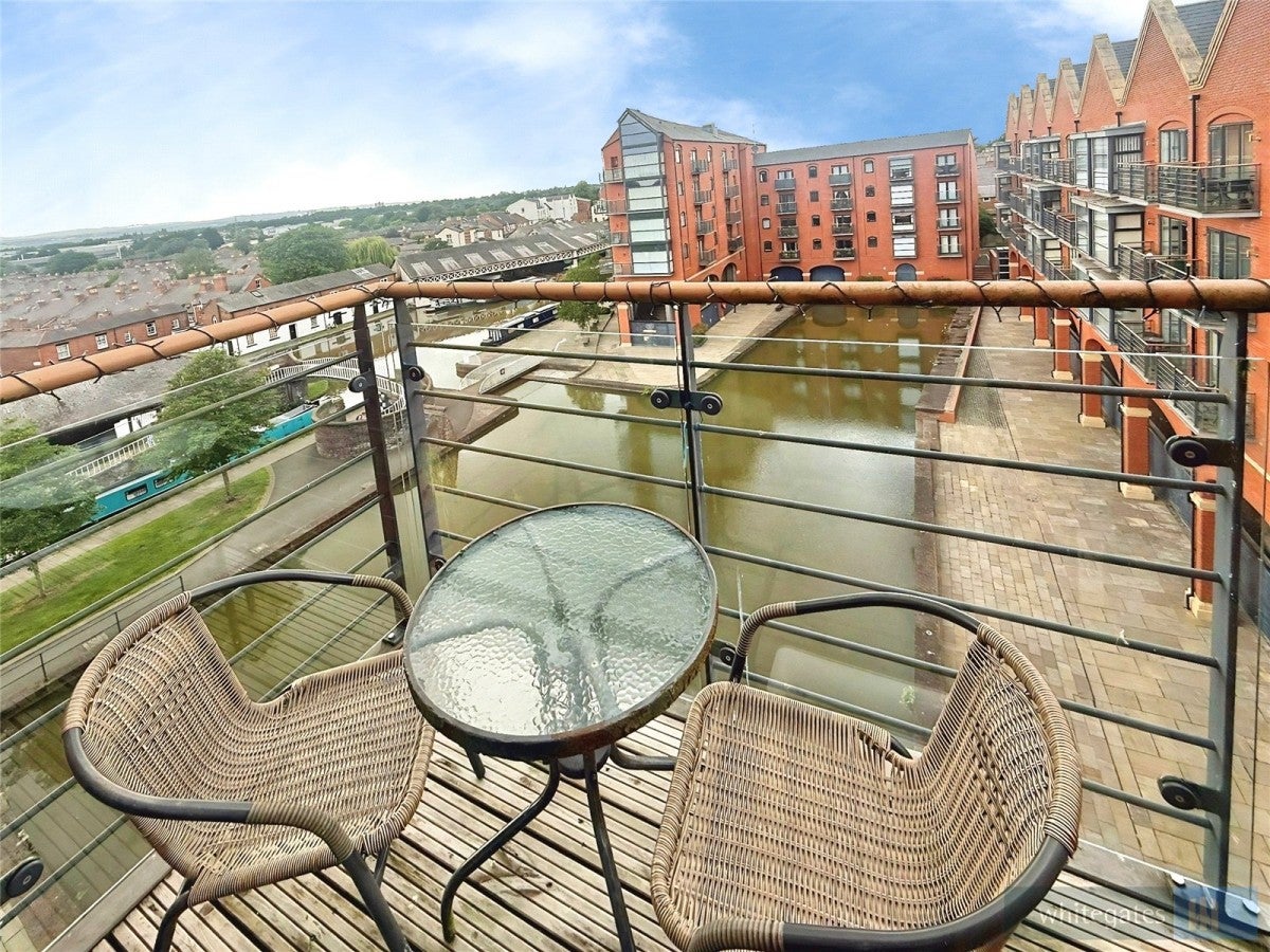 Flat Wharf View in Chester