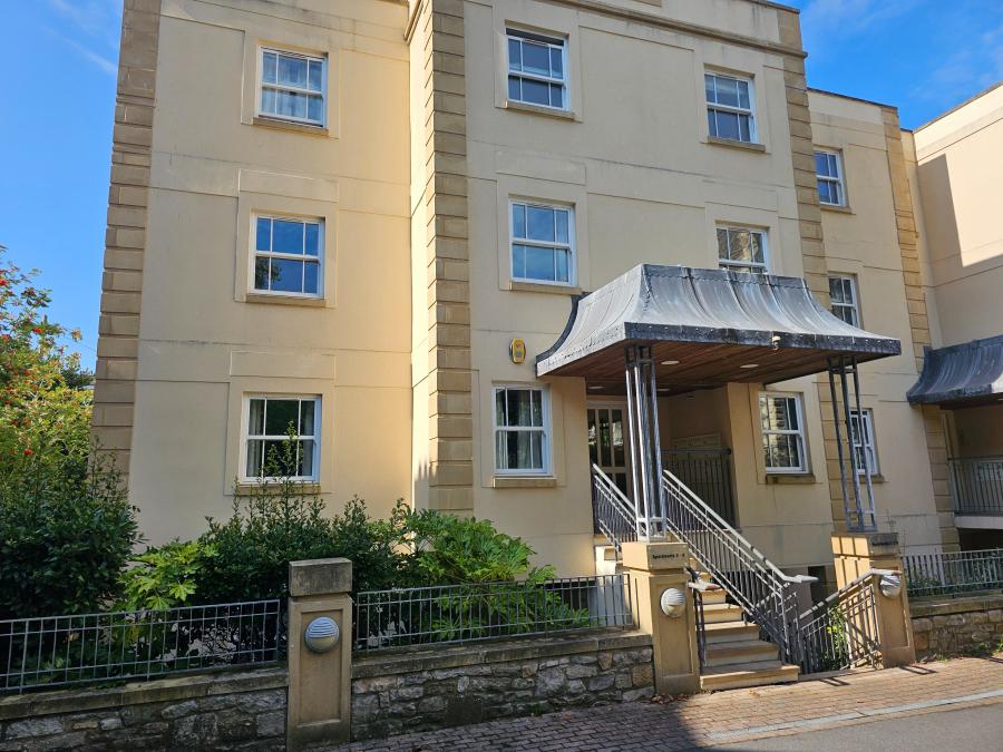 Flat Alonzo Place in Clevedon
